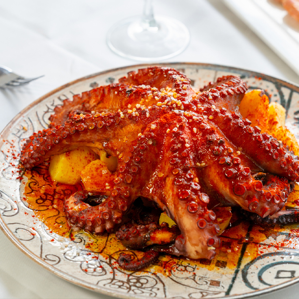 Pulpo Entero á Feira con Cachelos